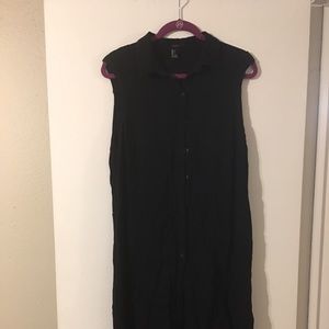 Sleeveless high low black tunic